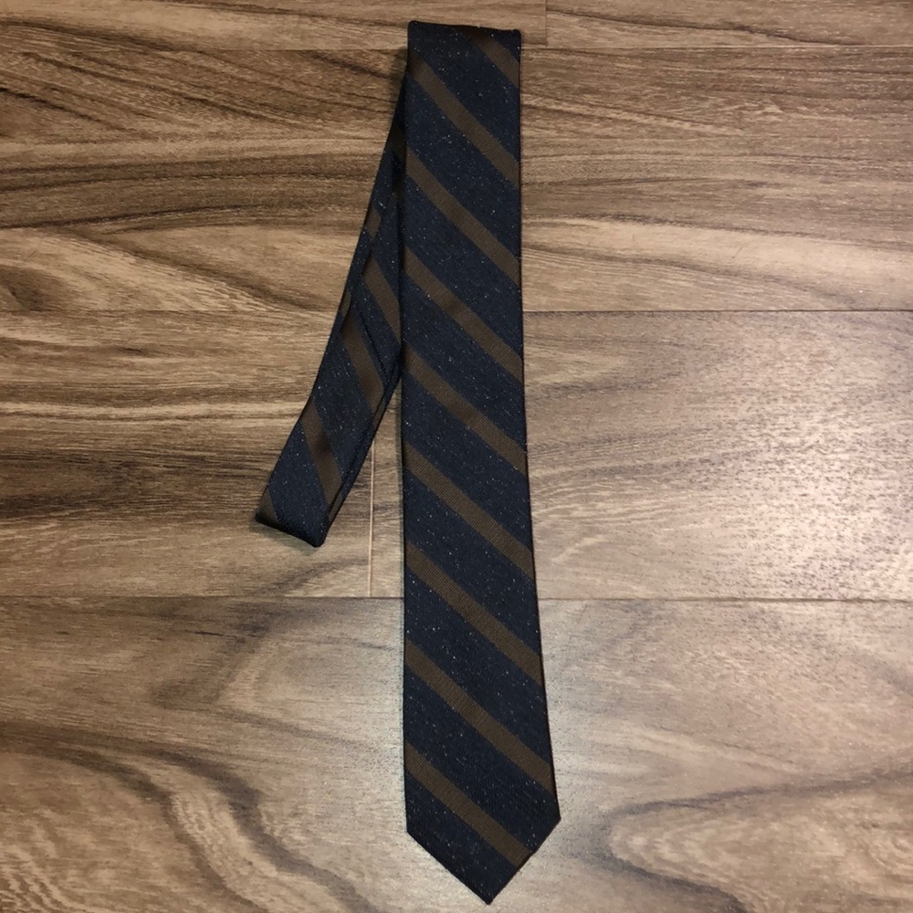 Gray and brown tie